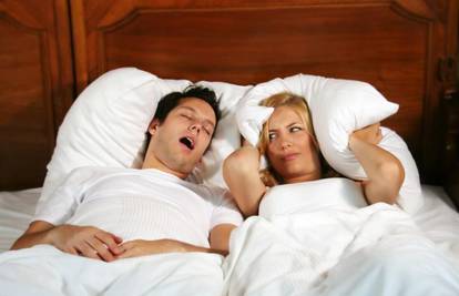 Zbog partnerova hrkanja ljudi gube 574 sata sna na godinu
