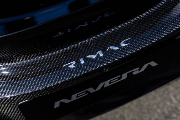 Rimac Nevere parkirane ispred Rimac kampusa u Kerestincu povodom Trilblazers Toura