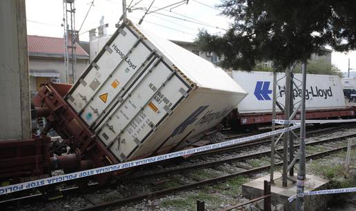 FOTO/VIDEO Pogledajte kako je teretni vlak isko&ccaron;io! Prekinuli promet kod Rijeke, voze busevi