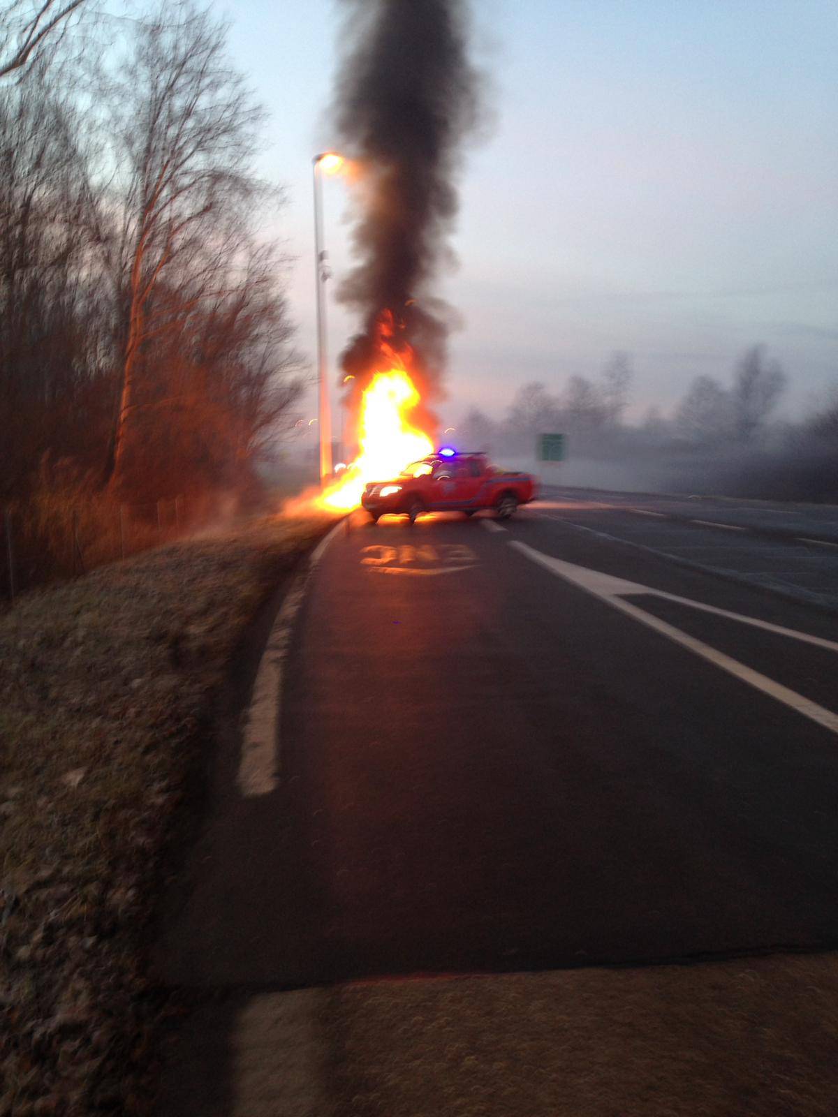 U vožnji mu se zapalio kombi, vozač je na vrijeme izašao van