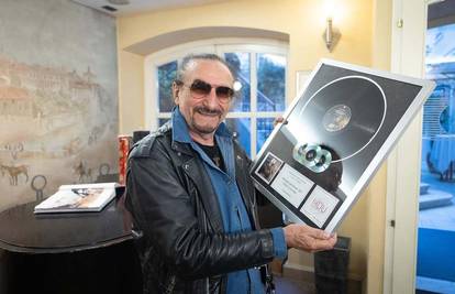 Novo priznanje za album Bijelog dugmeta, a Željko Bebek otkrio dosad nepoznate detalje...