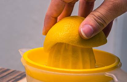 Mali kućanski trikovi: Limun treba zagrijati prije cijeđenja, gljive čistiti četkicom za zube...
