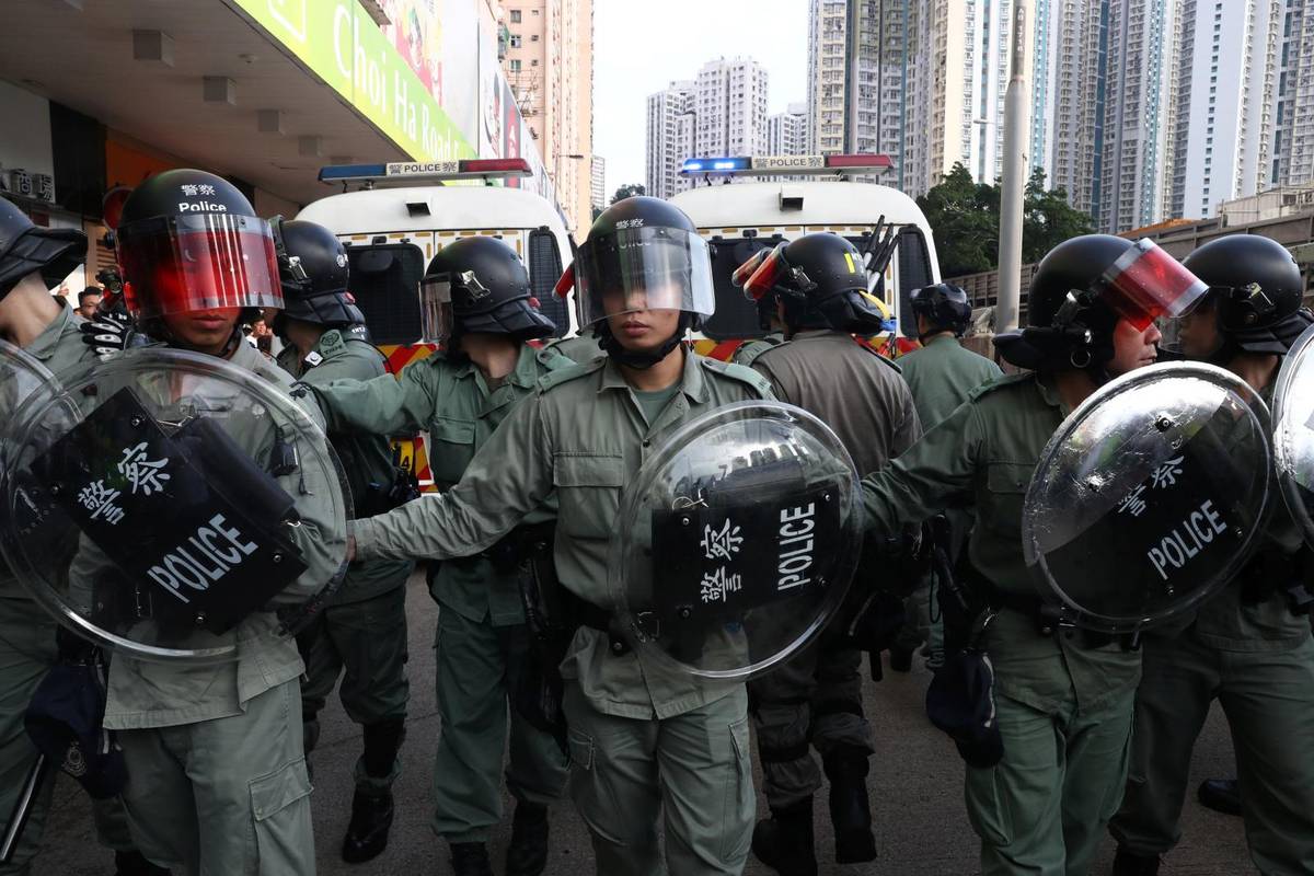 Policija je palicama rastjerala prosvjednike  u Hong Kongu