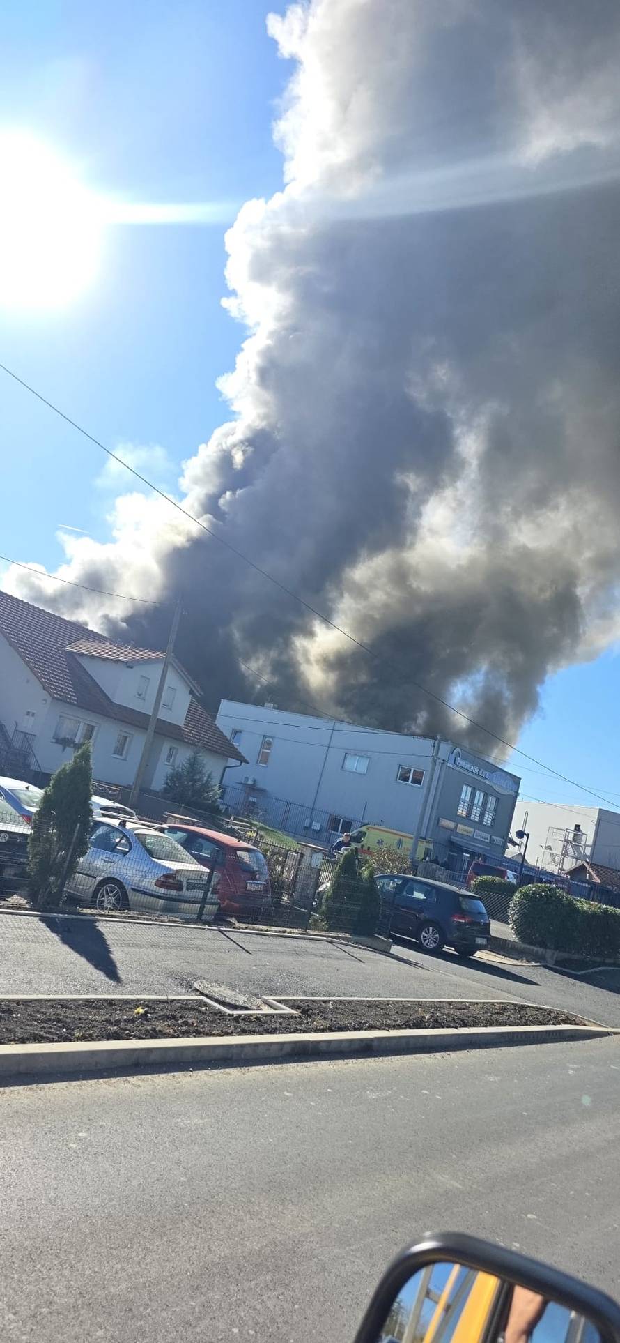 FOTO/VIDEO Još se dimi u Sv. Nedelji: 'Nije opasno za ljude'