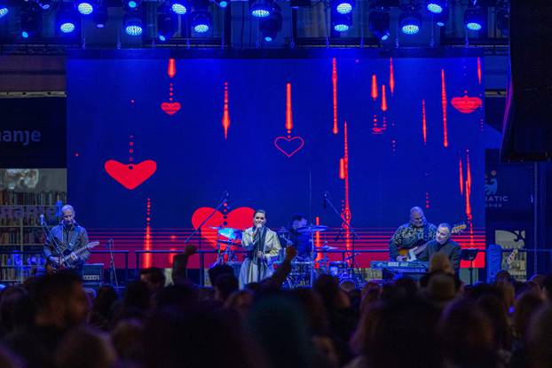Split: Koncert Nine Badrić na splitskoj pjaci