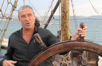 Na piratskom brodu: G. Karan predstavlja spot 'Gorko more'