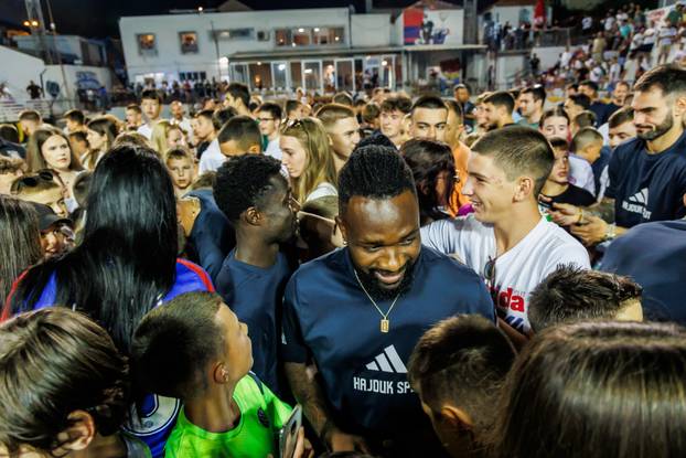 Split: Igrači Hajduka posjetili su Torciida kup