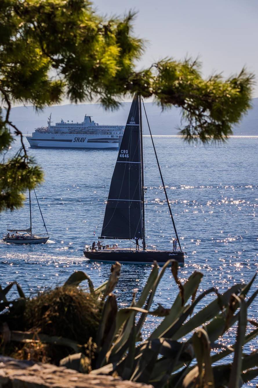 Split:  Pogled sa Sustipana na start Mrduljske Regate