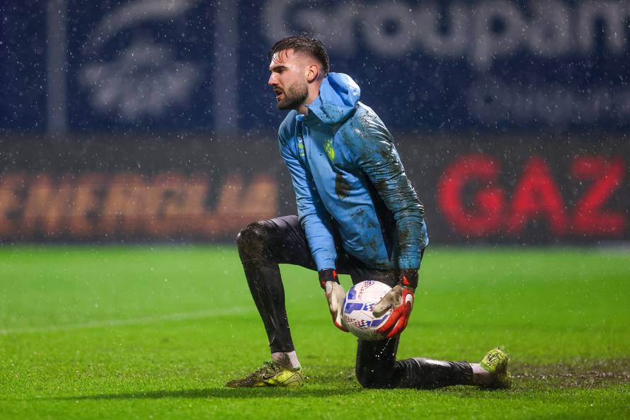 Zagreb: Zagrijavanje igrača Dinama i Osijeka prije četvrtfinala Hrvatskog nogometnog kupa