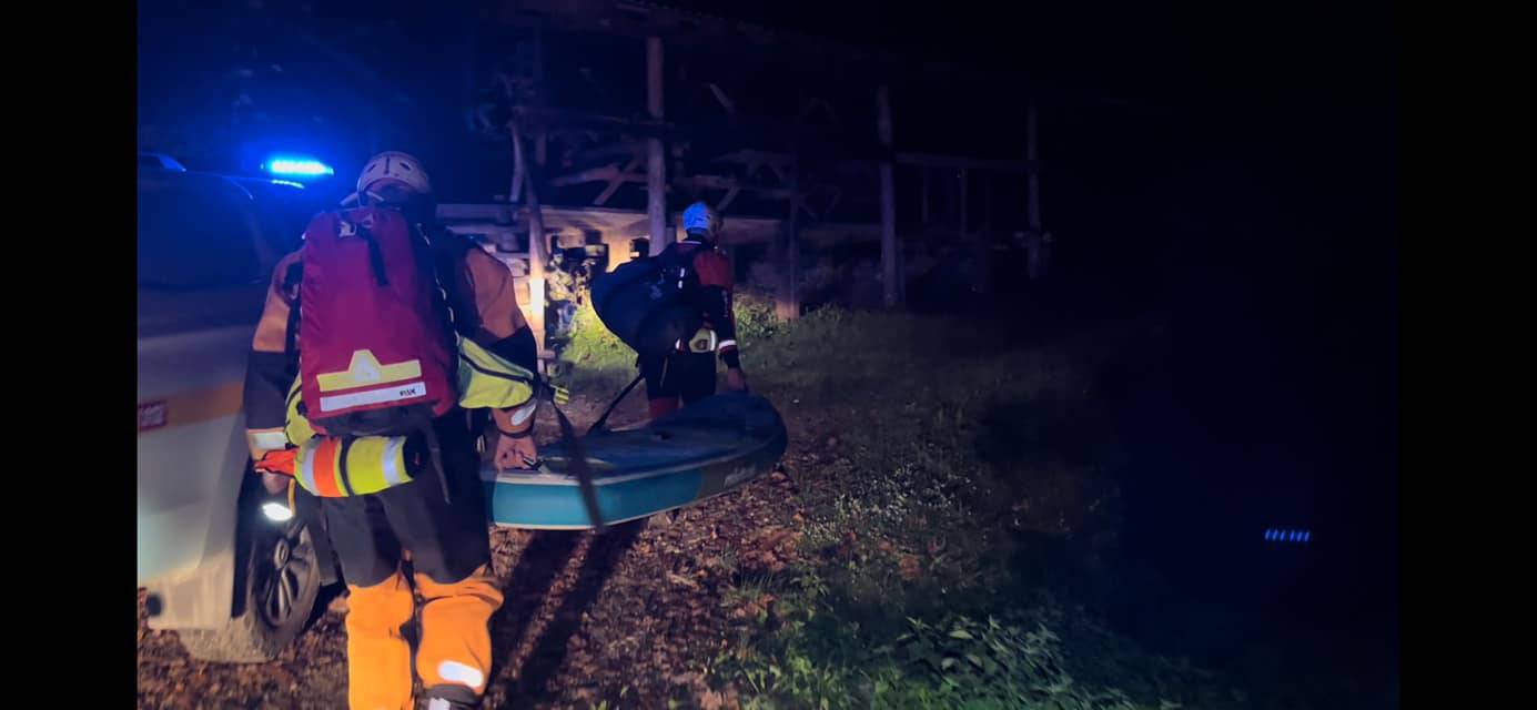 Čovjek krenuo tražiti svog psa pa zapeo u Mrežnici. HGSS ga je spasio, a pas se vratio sam