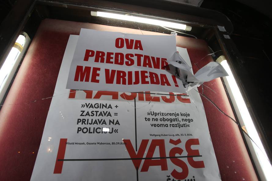 Policija izbacila HSP-ovce koji su ometali Frljićevu predstavu