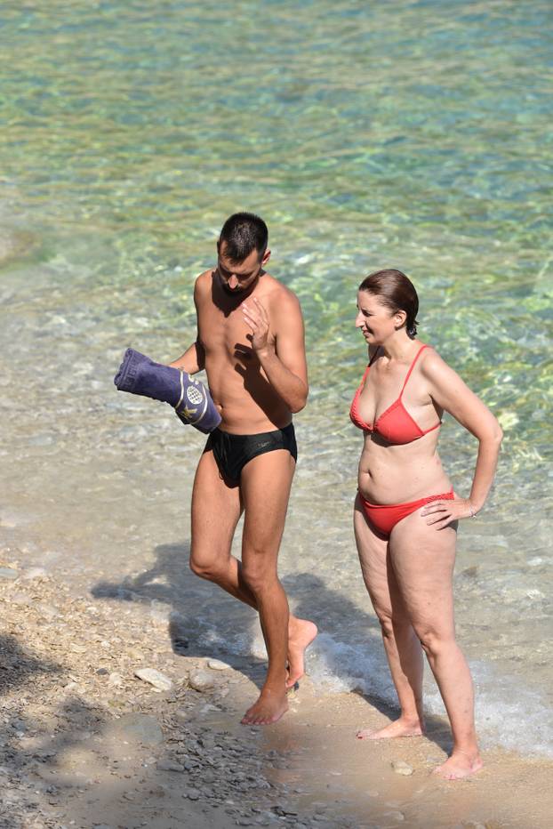 Ivošević, Benčić i Puljak uživaju u uvali Vruja gdje je počeo Festival bespravne gradnje i devastacije prirode 