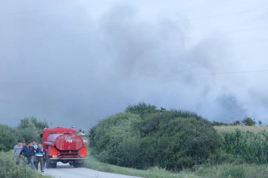 AndrijaÅ¡evci: Izgorjela Pikova farma svinja, stradalo 1000 svinja?