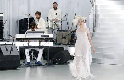 Povratak u budućnost u režiji Karla Lagerfelda za Chanel
