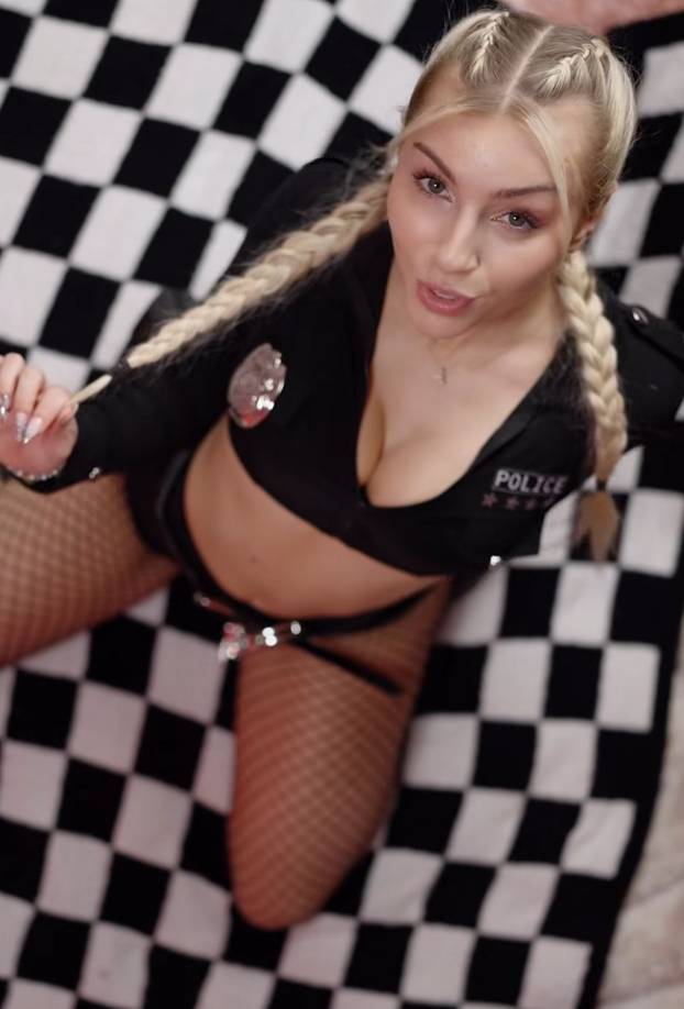 FOTO 'Toliko sam lijepa da ne mogu otići na utakmicu, svi gledaju u mene, a ne hokej'