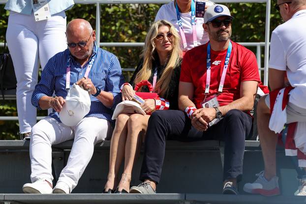 Pariz: Ministar Glavina, Zlatko i Blanka Mateša s tribina prate Donnu Vekić 