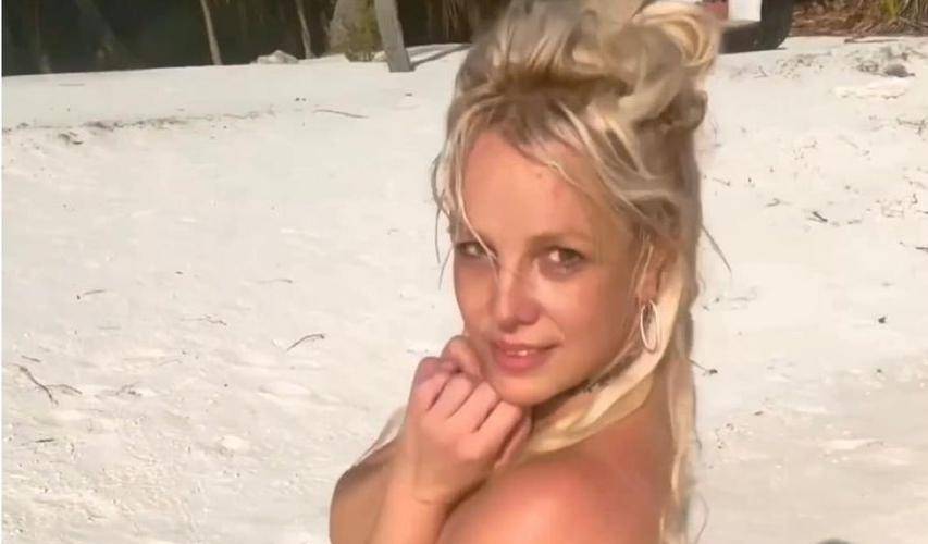 Britney Spears objavila je opet golišavi video: U donjem vešu se mazila i savijala po krevetu