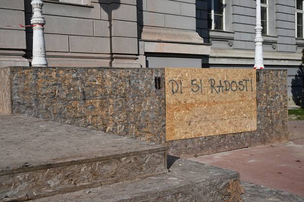 Zagreb: Grafit "Di si radosti" jutros ponovno osvanuo ispred Mimare