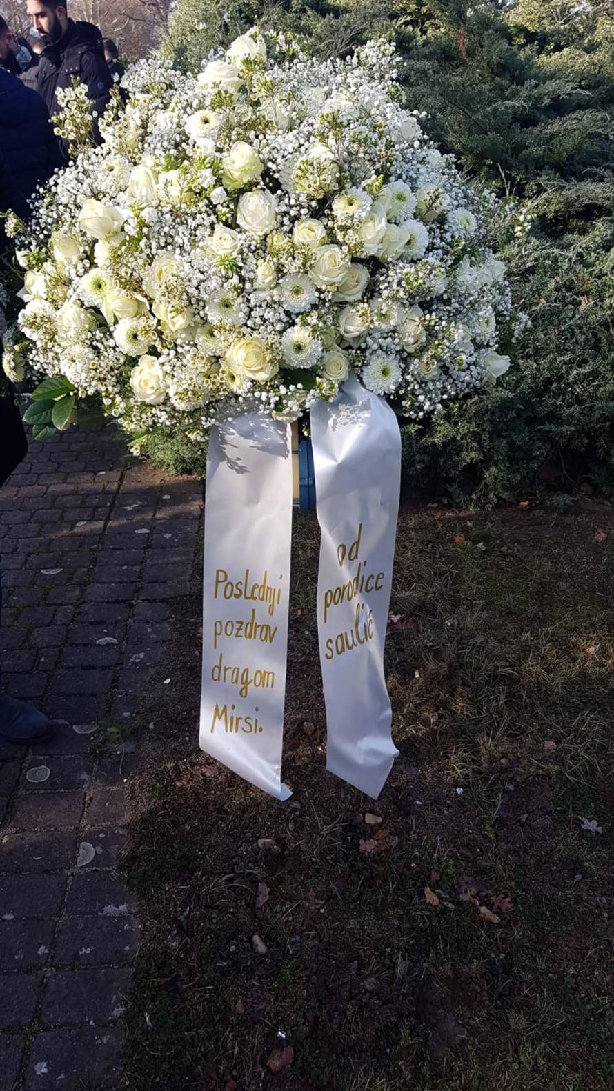 Mirsada pokopali uz Sinanovu pjesmu 'Da se opet rodim'...