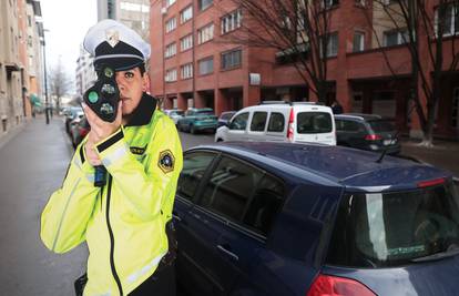 Strah od slovenske ambalaže: Prva tri kartonska policajca su 'maznuli', sad postavljaju nove