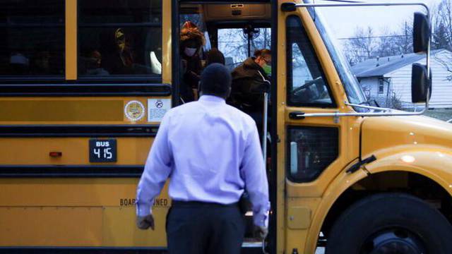 U jedan dan do pištolja: Učitelji i vozači autobusa u Americi sad će moći ekspresno dobiti oružje