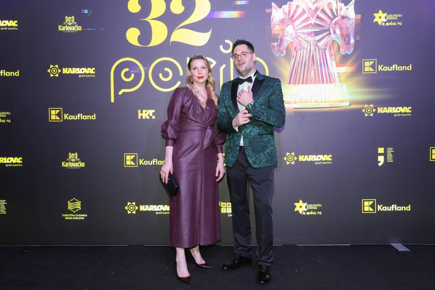 Karlovac: Dolazak uzvanika na 32. dodjelu glazbenih nagrada Porin