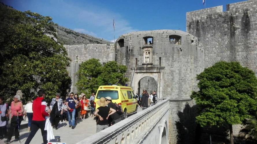 Amerikanac (79) u Dubrovniku pao sa zidina, teže je ozlijeđen