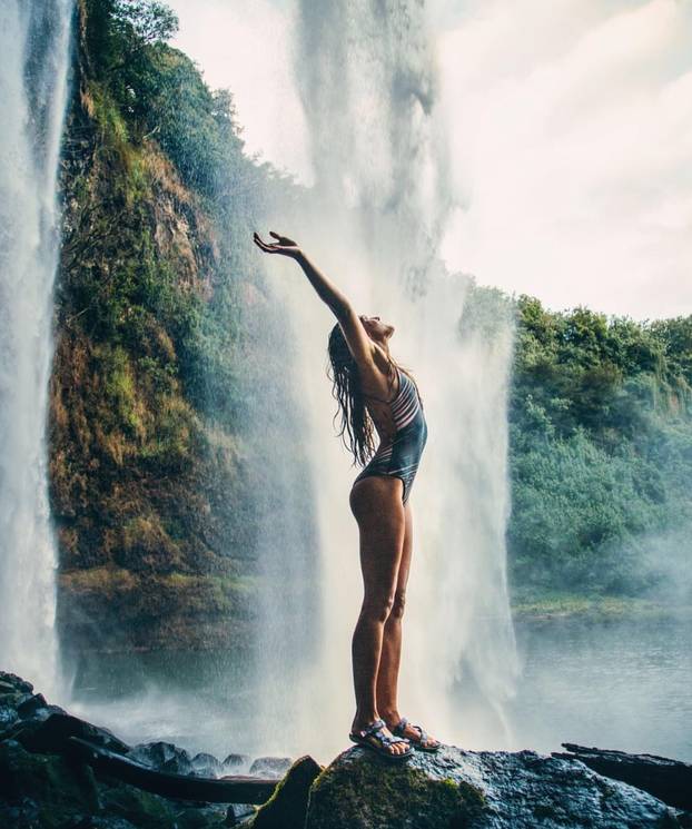 FOTO Lijepa Chelsea očarala je milijune fantastičnim fotkama sa svojih putovanja
