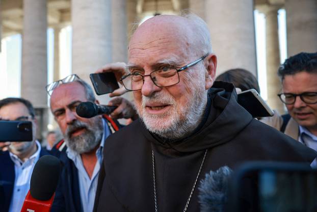 Cardinals arrive in the Vatican for general congregation meetings
