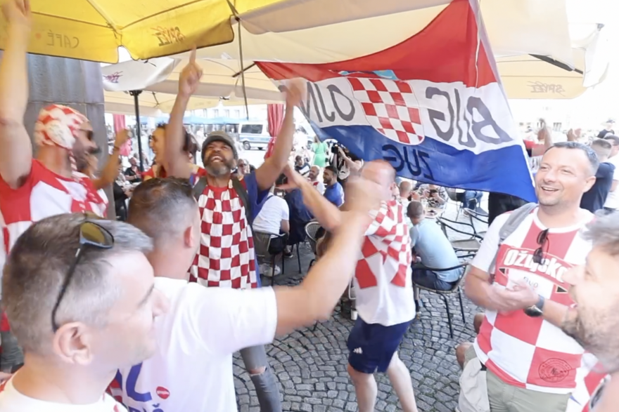 Leipzig: Veseli navijači pogađaju rezultat utakmice Hrvatska-Italija