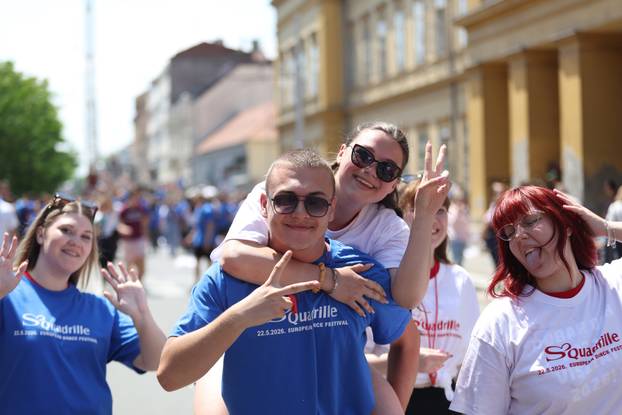 Osijek: Još jedna generacija je otplesala quadrillu u centru grada