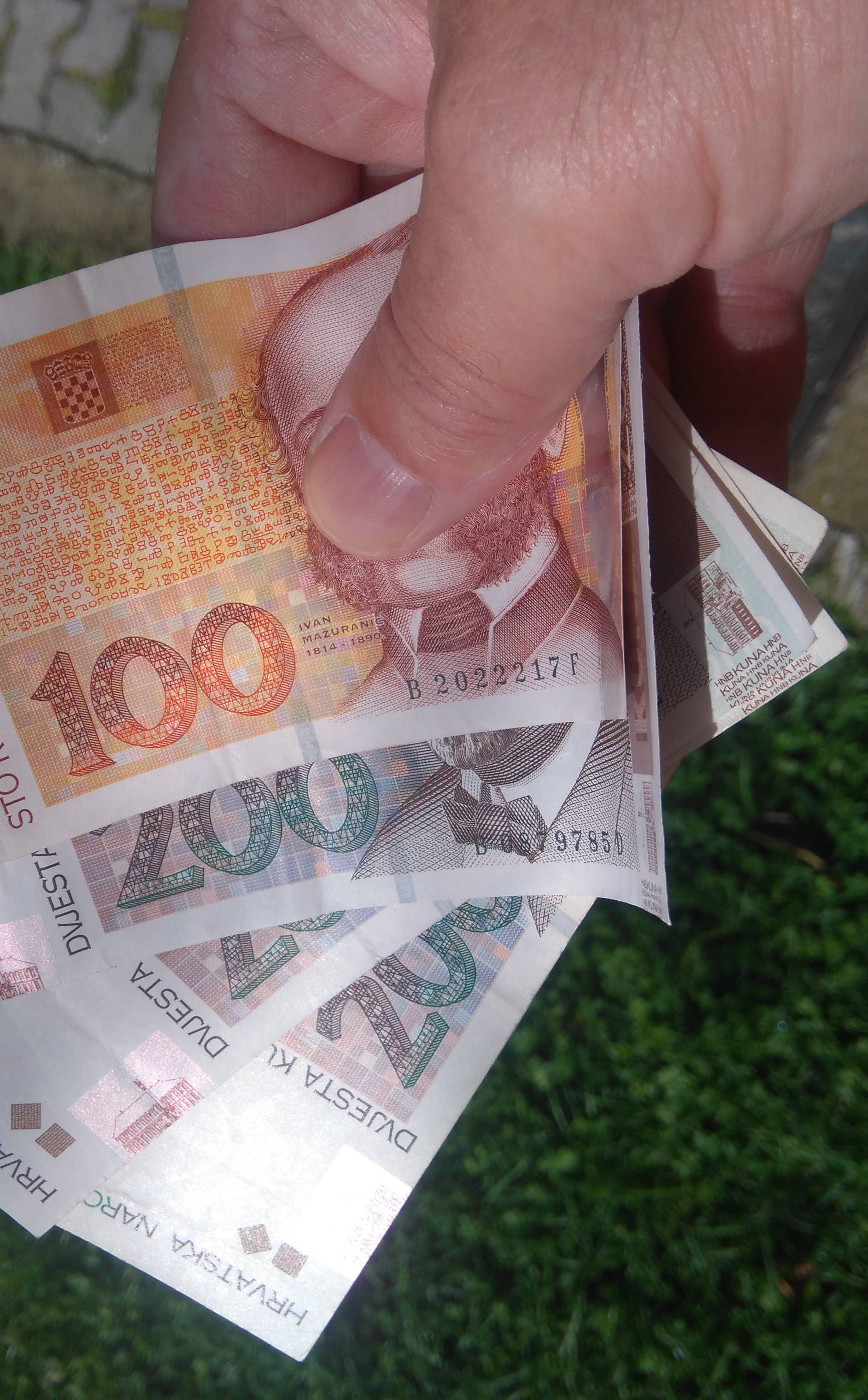 Vukovarac je vratio novac svećeniku i dobio zahvalnicu