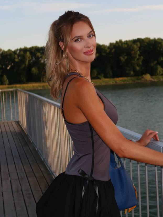 FOTO Toliko je lijepa da joj to stvara problem: 'Ljubomorni ljudi mi prijavljuju profile'