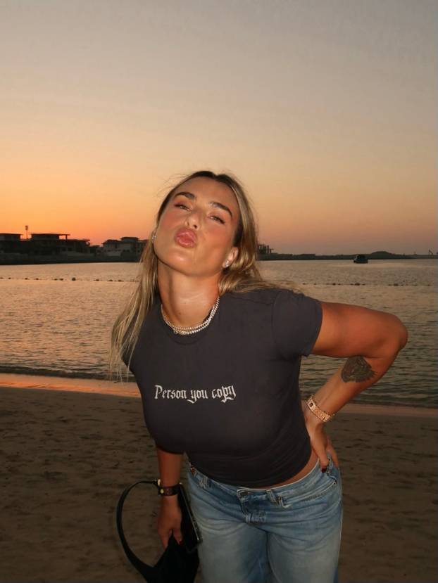 FOTO Najzgodnija tenisačica istaknula obline u uskoj majici