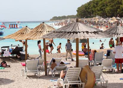 FOTO Puna plaža u Primoštenu