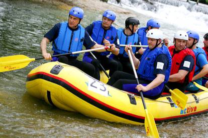 ARHIVA - Ministri sudjelovali na prvoj rafting regati "Zrmanja 2006"