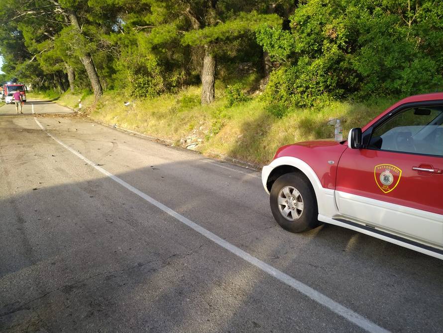 Sletjeli s ceste: Mladić poginuo, dvoje su hitno prebacili u Split