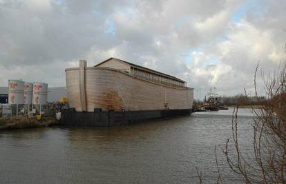 Nizozemac Johan Huiber izgradio pravu Noinu arku