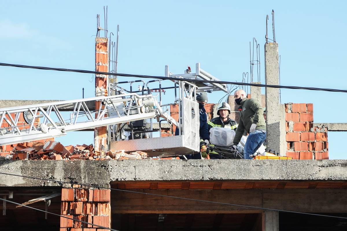 Uklanjao zidove derutne kuće da se ne sruši na susjednu: Zid je pao na njega i usmrtio ga