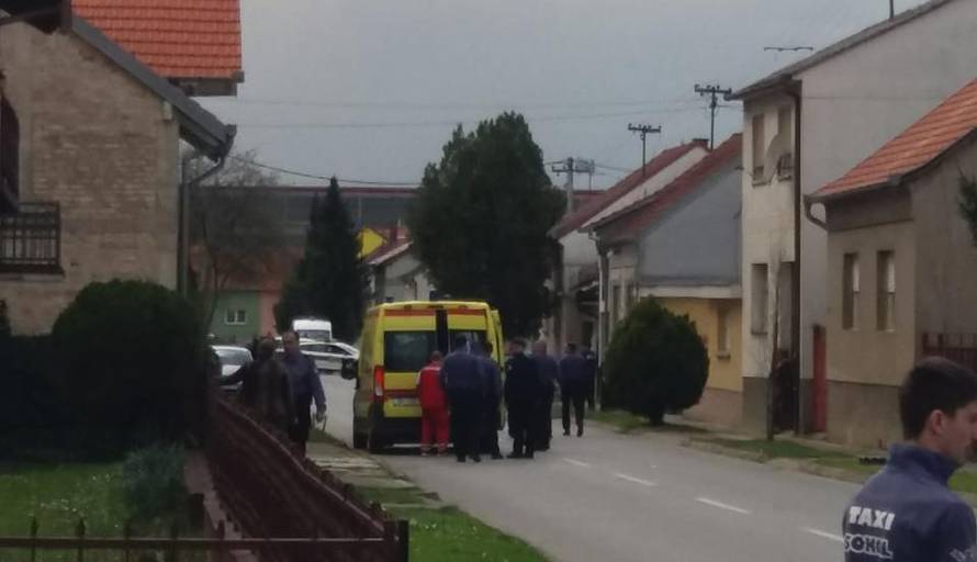 Policija mu je oduzela pištolj pa se popeo na krov: 'Ja ne idem!'
