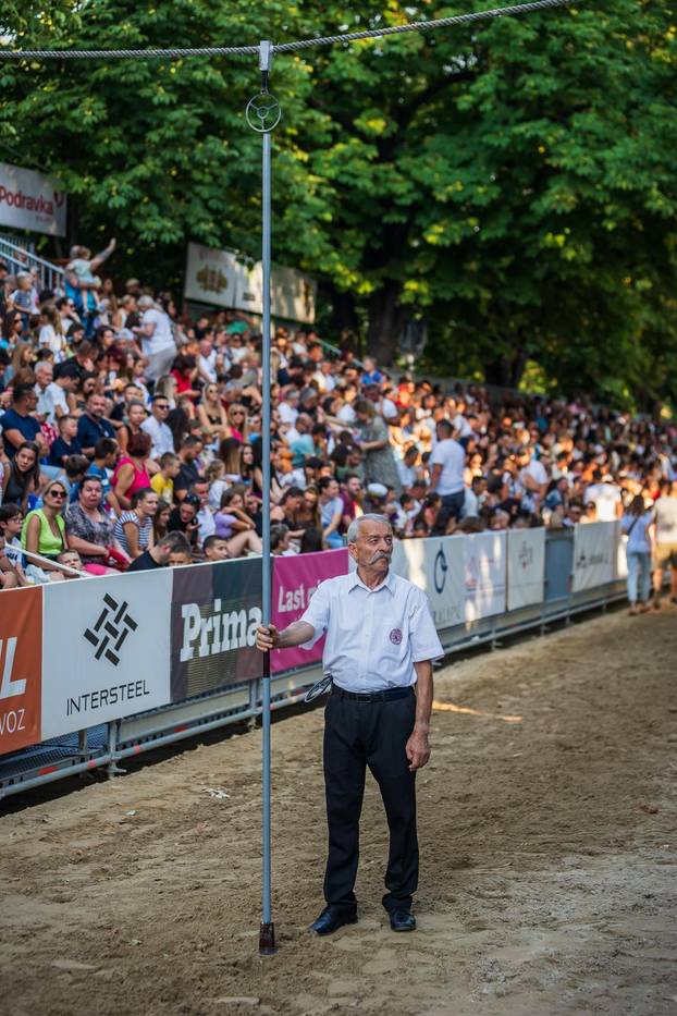 Sinj  - Odrzana  Bara Prva trka 309 Sinjske Alke. 