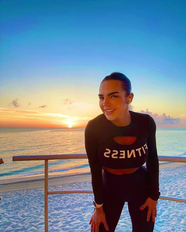 FOTO Želi imati najtanji struk na svijetu: Nosim korzet do 23 sata dnevno i želim srušiti rekord