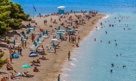 Zlatni rat bio je prepun turista na zadnji vikend u kolovozu