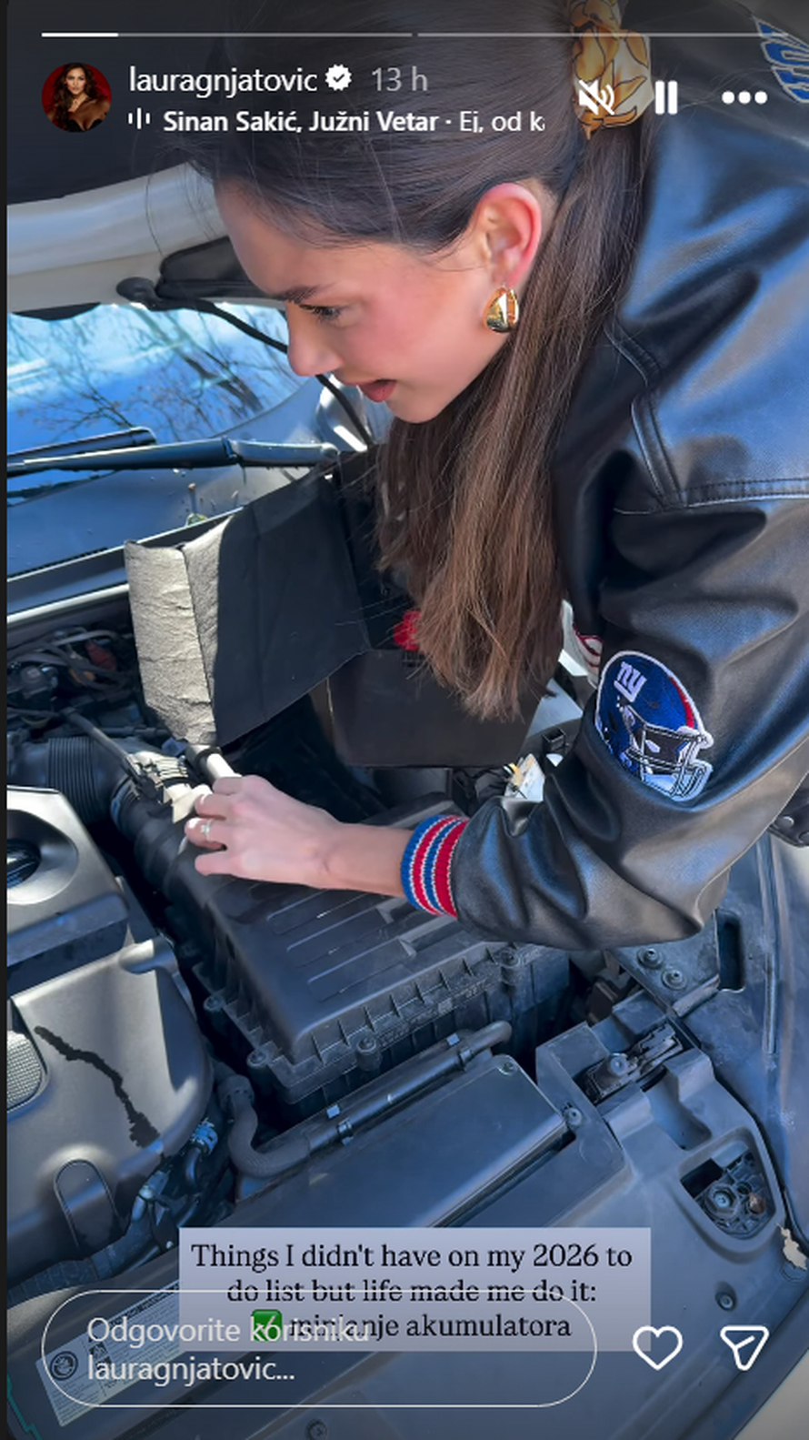 Laura Gnjatović skinula je lentu i uhvatila se akumulatora...