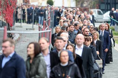 FOTO Tuga na Mirogoju: Posljednji ispraćaj ravnatelja KBC-a Zagreb Ante Ćorušića