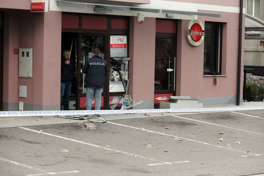 Rijeka: U ranim jutarnjim satima raznesen bankomat u mjestu Äavle