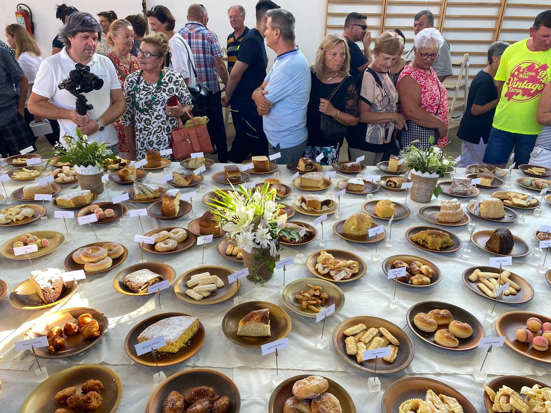 Uličicama Vižinade zamirisali cukerančići, kroštule, paštine i razni ukusni starinski kolači