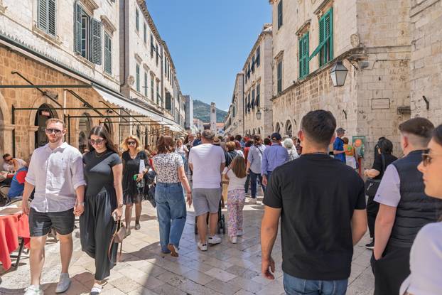 Dubrovnik: Velike gužve unutar povijene jezgre grada.