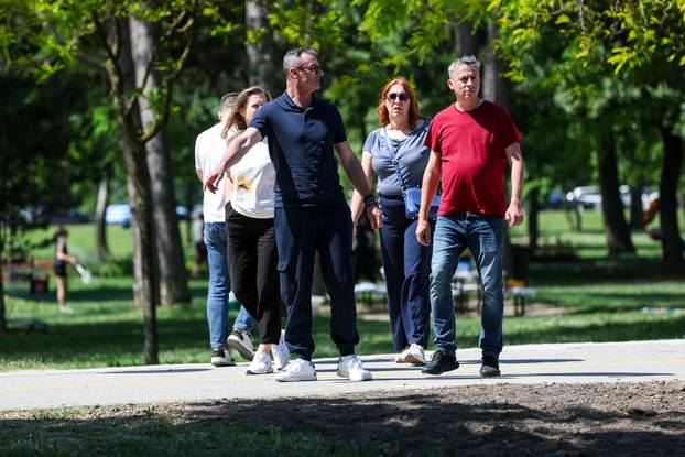 Zagreb: Sunčan dan na jezeru Bundek