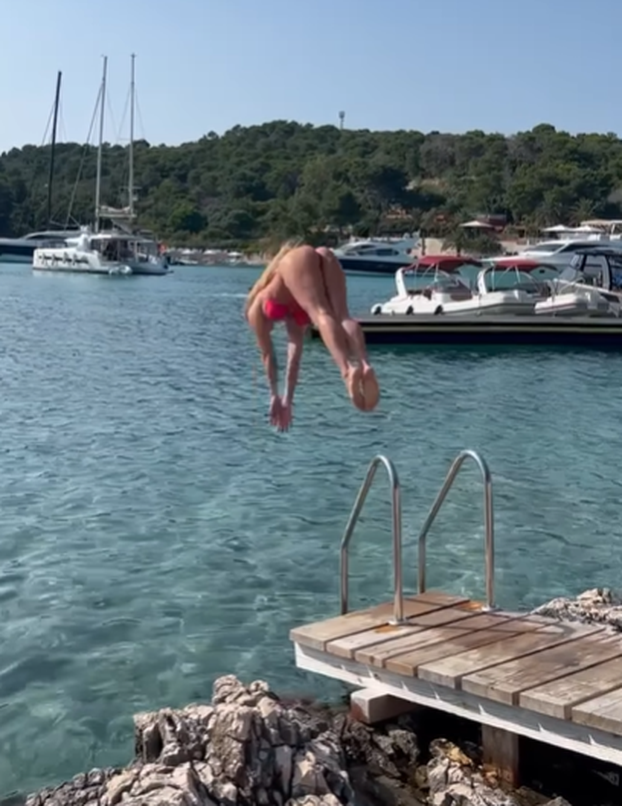 Ove ljepotice znaju kako se brzo rashladiti: Na njima samo tange